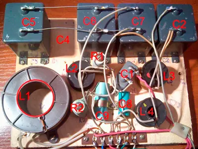 Расположение элементов на плате фильтра электрического акустической системы "S – 90" 35 АС-012